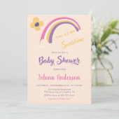 Peach "You are My Sunshine" Rainbow Baby Dusche Einladung (Stehend Vorderseite)