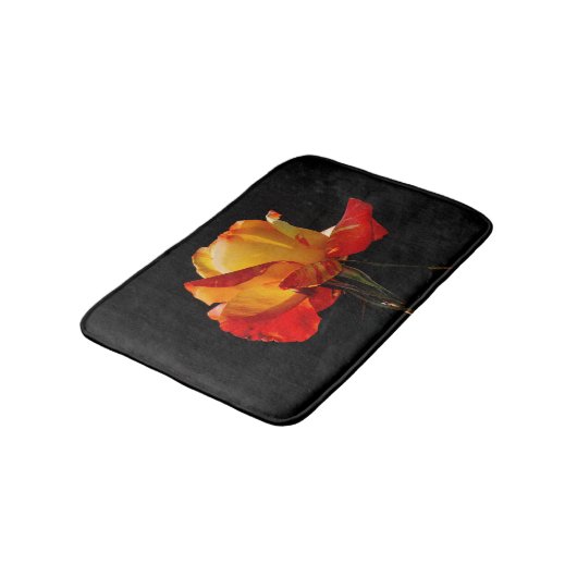 Peachy Orange Rose Badematte (Schrägansicht)