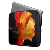 Peachy Orange Rose Laptopschutzhülle (Vorderseite Links)