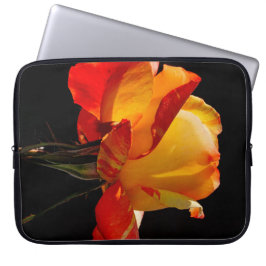 Peachy Orange Rose Laptopschutzhülle