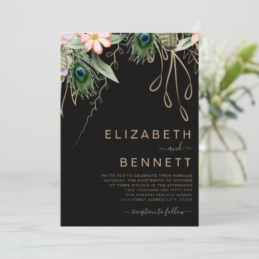 Peacock Feather Dark Wedding Einladung (Stehend Vorderseite)