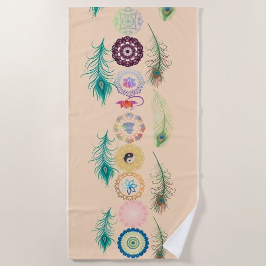 Peacock Feather Serenity: Mandala Beach Towel Strandtuch (Vorderseite)