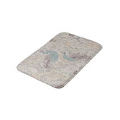 Peacock Garden in Beige Mauve Pink Duck Egg Blue Badematte (Schrägansicht)