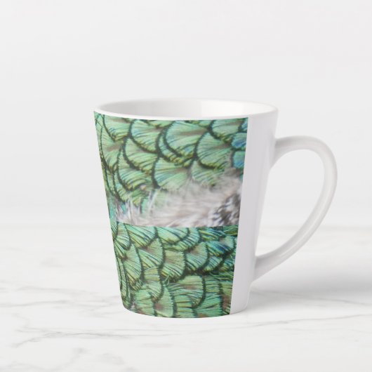 Peacock Green Gray Feathers Latte Tasse (Rechts)