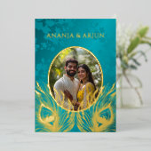Peacock Jewel Tone Gold Wedding Folieneinladung (Stehend vorne)