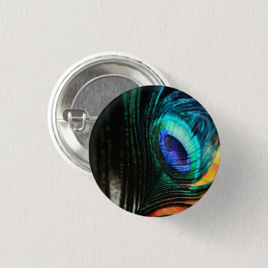 Peakcock Feather up nah und Personal Button (Vorne & Hinten)