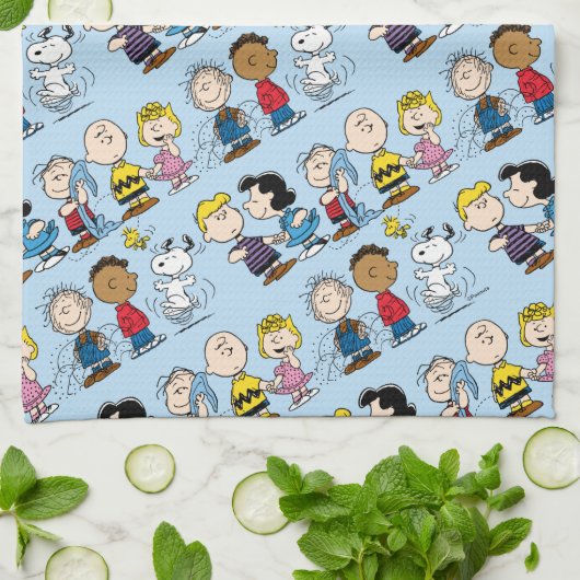 Peanuts Gang Group Lineup Geschirrtuch (Gefaltet)