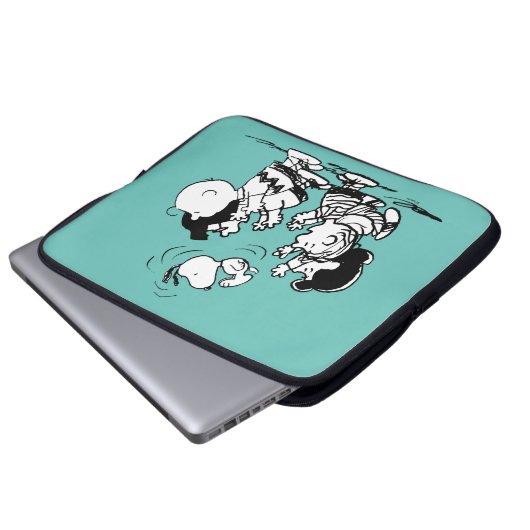 Peanuts Gang Lifting Snoopy Laptopschutzhülle (Vorne Knopf)