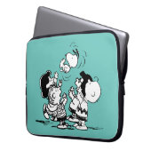 Peanuts Gang Lifting Snoopy Laptopschutzhülle (Vorderseite Links)