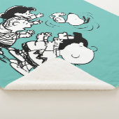 Peanuts Gang Lifting Snoopy Sherpadecke (3/4)