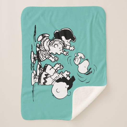 Peanuts Gang Lifting Snoopy Sherpadecke (Vorderseite)