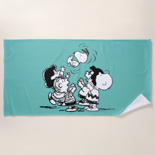 Peanuts Gang Lifting Snoopy Strandtuch