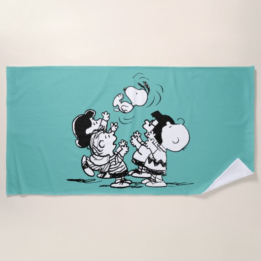 Peanuts Gang Lifting Snoopy Strandtuch (Vorderseite)