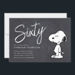 Peanuts Snoopy - Halbpension 60. Geburtstag Einladung<br><div class="desc">Laden Sie alle Ihre Familie und Freunde zu Ihrer 60. Geburtstagsparty mit diesen Chalkboard Peanuts Einladungen mit Snoopy! Personalisieren Sie das Party mit Ihren Daten!</div>