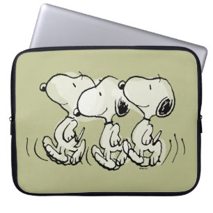 Peanuts   Snoopy stolziert daher Laptopschutzhülle
