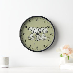 Peanuts   Snoopy stolziert Uhr