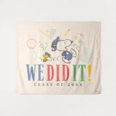 Peanuts Snoopy Woodstock We Did It Graduation Cap Wandteppich (Vorderseite (Horizontal))