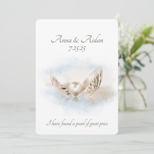 Pearl bei Seashell Wedding Einladung (Stehend Vorderseite)