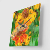 Pearl Crescent Butterfly auf Sneezeweed Quadratische Wanduhr (Winkel)