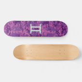 Pearl Gemini Zodiac Symbol auf Digital Camouflage Skateboard (Horizontal)