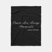 Pearls Are Always Appropriate  Fleecedecke (Vorderseite)