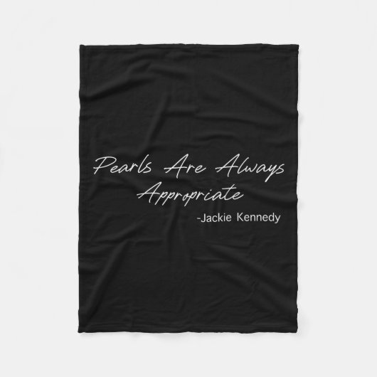 Pearls Are Always Appropriate Fleecedecke (Vorderseite)