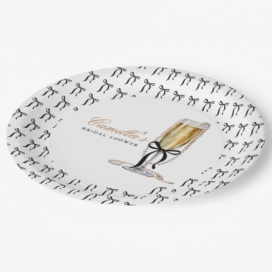 Pearls & Prosecco Black Bow Brautparty Pappteller (Schrägansicht)