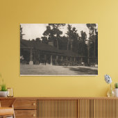 Pebble Beach, CA - Lodge in the Fira by the Sea Leinwanddruck (Insitu (Wohnzimmer))