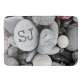Pebble Beach Monogram Nature Foto Badematte (Vorderseite)