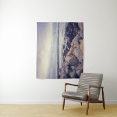 Pebble Beach Tranquil Rocky Shoreline Wandteppich (Beispiel)