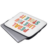 Pedal like You Stole It - Funny Cycling Laptopschutzhülle (Vorne Knopf)