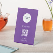 Pedestal Sign – QR Menu Display | purple Sockelschild (In SItu)