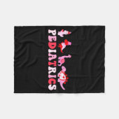 Pediatric Nurse Peds Nursing Cute Dinosaurs Valent Fleecedecke (Vorderseite (Horizontal))