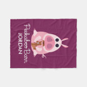 Peekaboo-Scheune Ostern | misstrauisch das Schwein Fleecedecke (Vorderseite (Horizontal))
