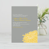 Peeking Chrysanthemum Hochzeit Einladung (Stehend Vorderseite)