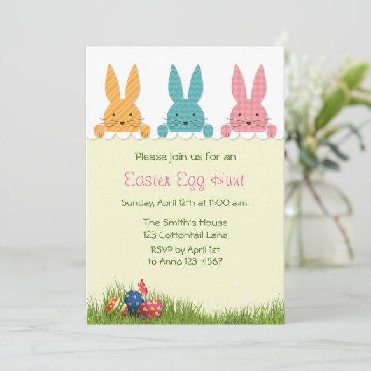 Peeking Oaster Bunnies, Ei-Jagd Einladung (Stehend Vorderseite)