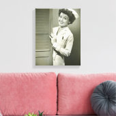 Peeping Nurse Leinwanddruck (Insitu (Wohnzimmer))