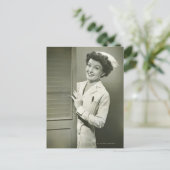 Peeping Nurse Postkarte (Stehend Vorderseite)