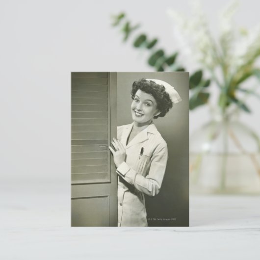 Peeping Nurse Postkarte (Stehend Vorderseite)