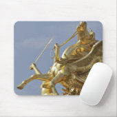 Pegasus statue at the Brücke Alexander III. Mousepad (Mit Mouse)