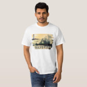Peggy's Cove Lighthouse, das über Wellen strahlt T-Shirt (Vorne ganz)