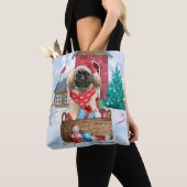 Pekingese Dog In snow Christmas Dog House Tasche (Von Nahem)