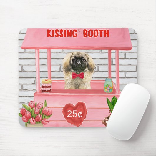 Pekingese Dog Valentine's Day Kissing Booth Mousepad (Mit Mouse)