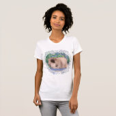 Pekingese Hund im Blumengarten T-Shirt (Vorne ganz)