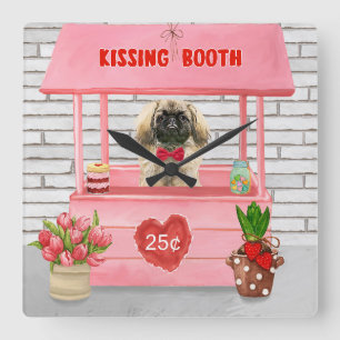 Pekingese Hund Kissing Booth zum Valentinstag Quadratische Wanduhr