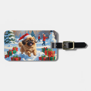 Pekingese Hund läuft im Schnee mit Weihnachtshut Gepäckanhänger