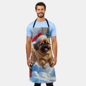 Pekingese Hund läuft im Schnee mit Weihnachtshut Schürze (Getragen)