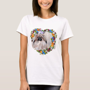 Pekingese in einem floralen Herz T-Shirt