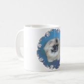 Pekingese Lily on Blue Kaffeetasse (Vorderseite Links)