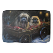 Pekingese Snowy Sleigh Weihnachtsdekor Badematte (Vorderseite)